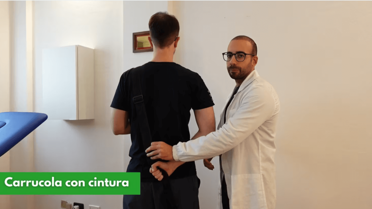 Esercizi per spalla congelata: esercizio della carrucola.